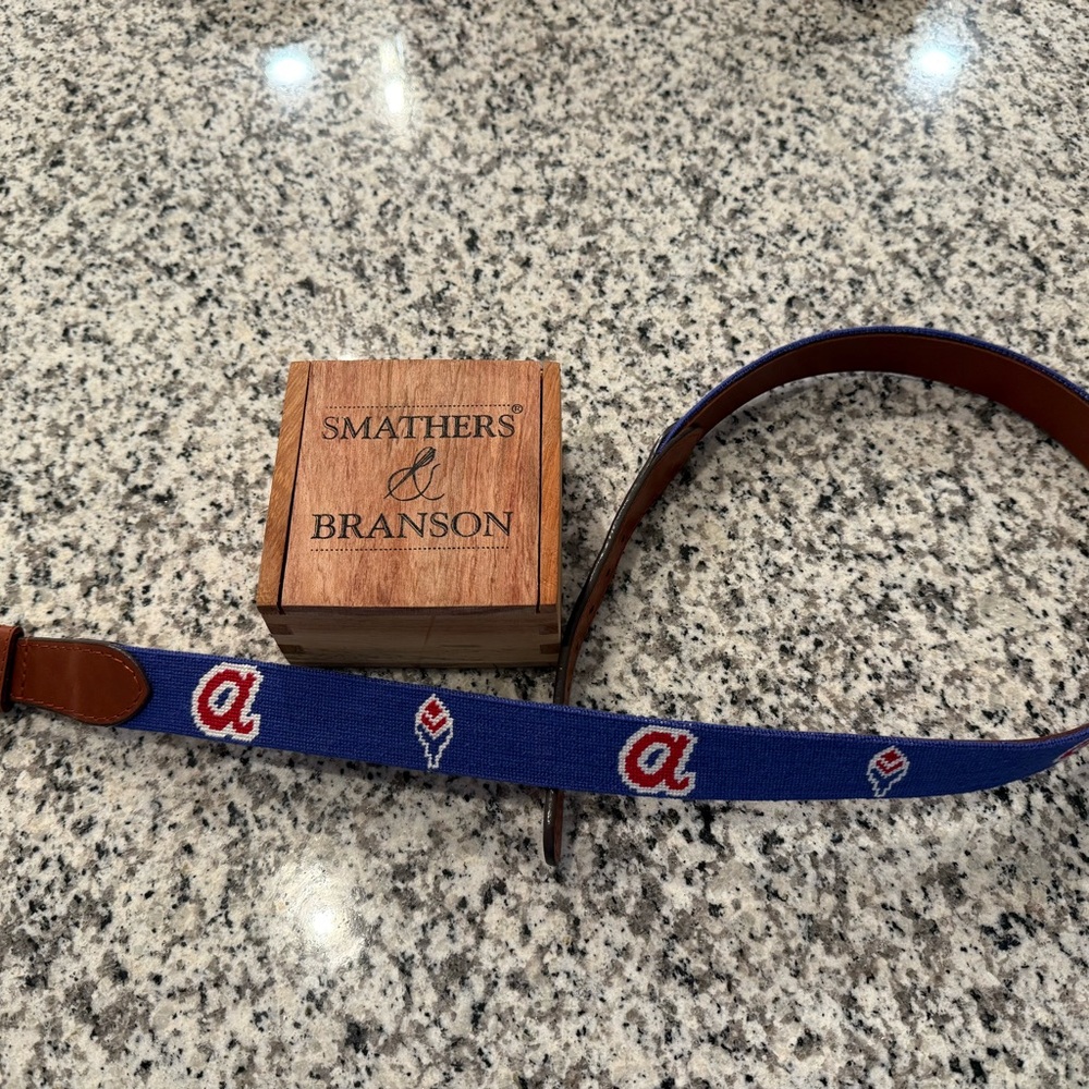 Smathers and Branson Atlanta Braves Cooperstown Collection size 38 Never Worn